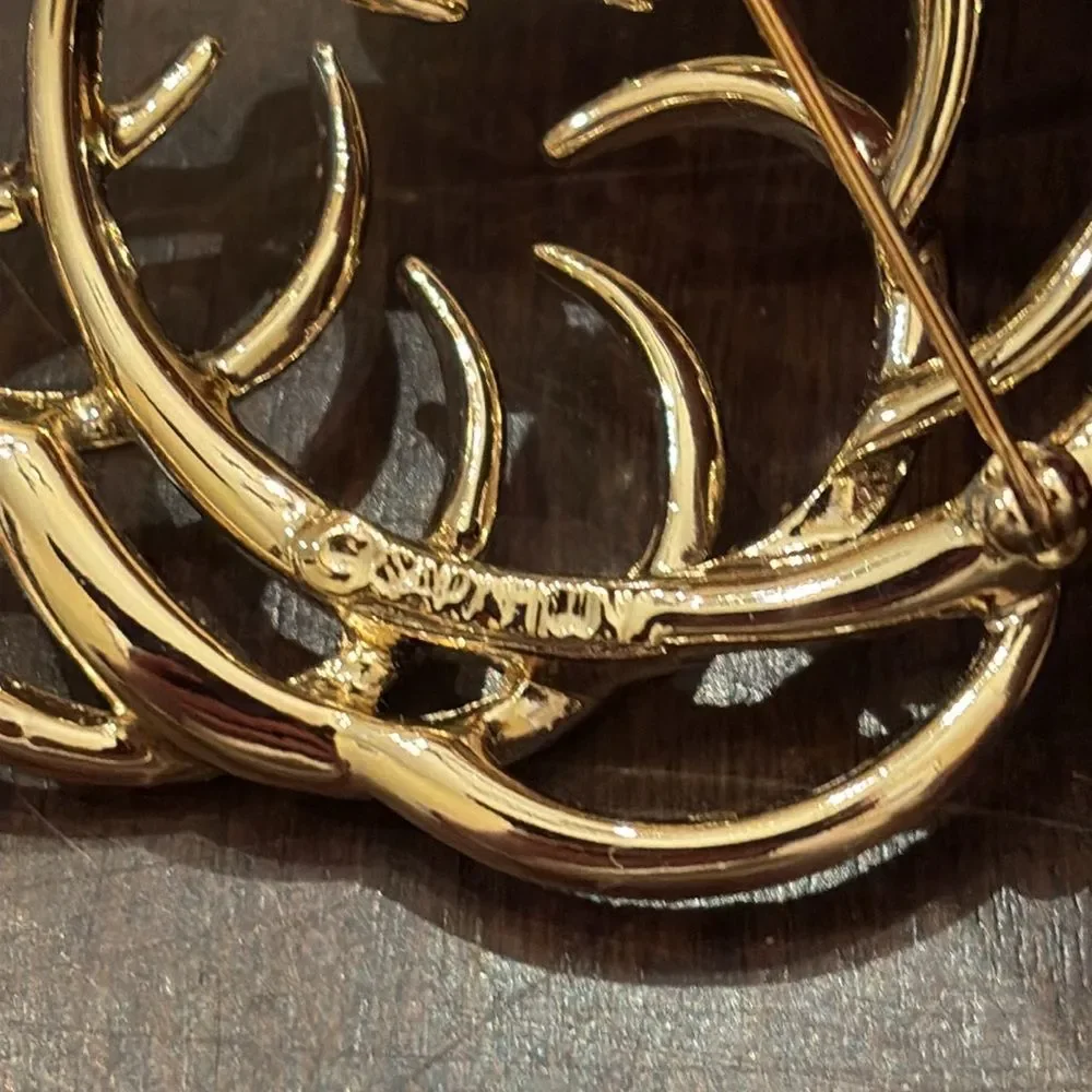 Elegant Gold Circular Brooch